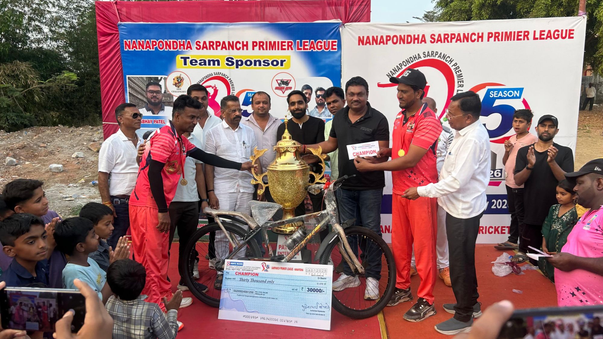 નાનાપોંઢા ગામે જાન્યુઆરી 2026 દરમિયાન અભય ક્રિકેટ ગ્રાઉન્ડ ખાતે આયોજિત નાનાપોંઢા સરપંચ પ્રીમિયર લીગ (NSPL) સીઝન-5નું ભવ્ય અને ઉત્સાહભર્યા માહોલમાં સમાપન !