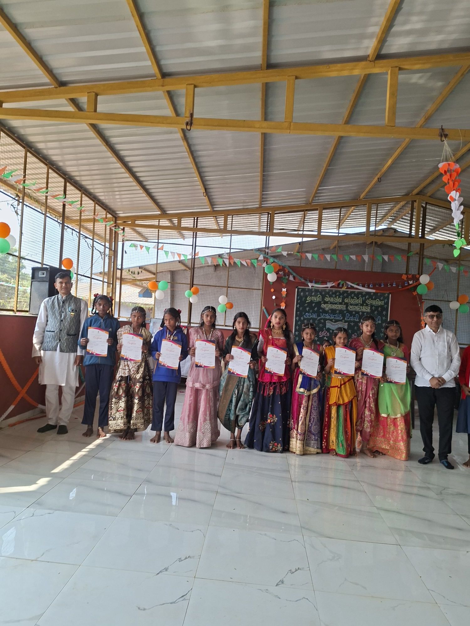 સામરપાડા આશ્રમ શાળામાં પ્રજાસત્તાક પર્વની શાનદાર ઉજવણી: સાંસ્કૃતિક કાર્યક્રમોએ જમાવ્યું આકર્ષણ