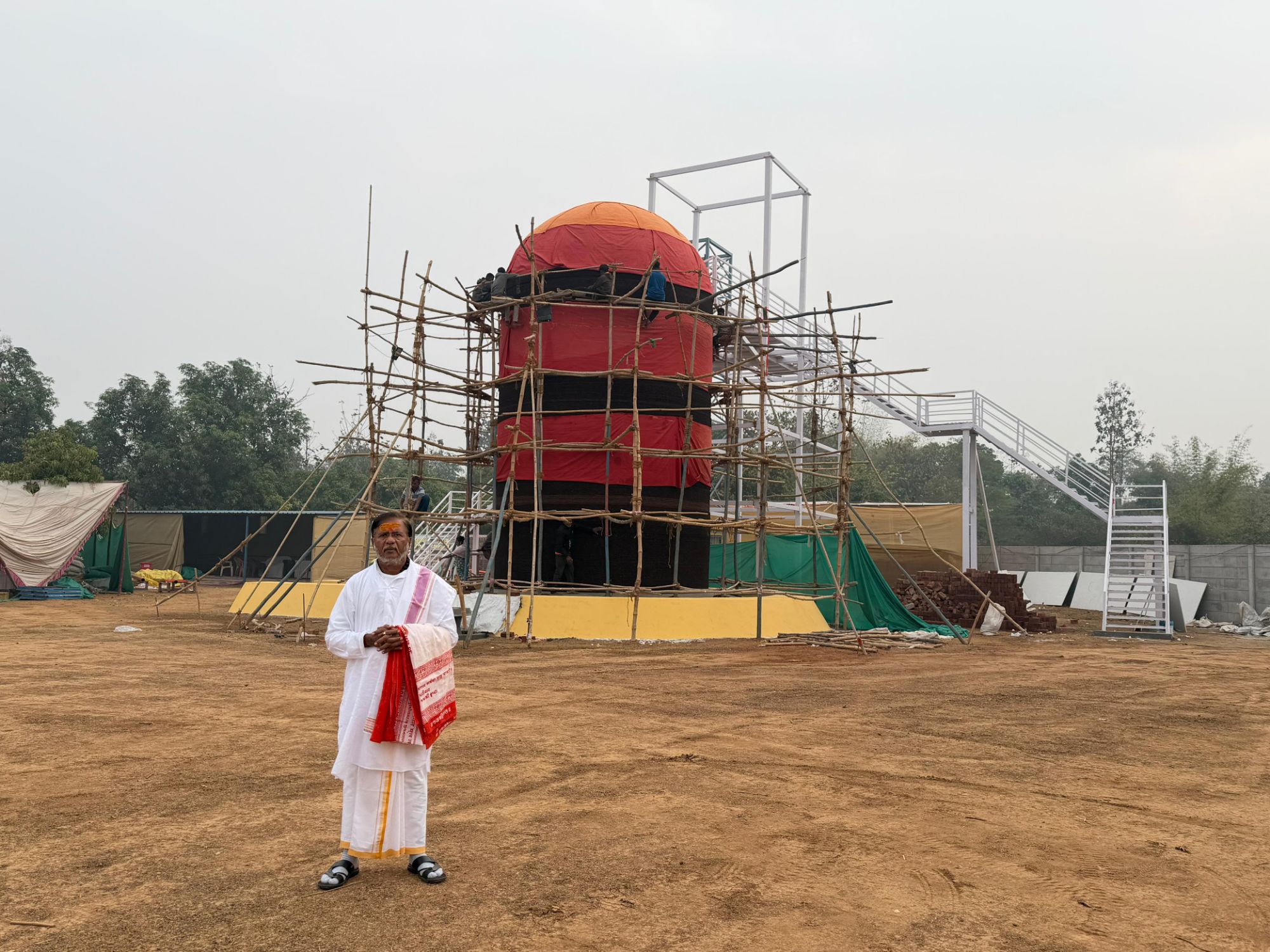 વલસાડના વાંકલમાં ૪૦માં મહાશિવરાત્રિ મહોત્સવની ભવ્ય તૈયારીઓ પૂજ્ય બટુકભાઈ વ્યાસના સાનિધ્યમાં ૩૧ ફૂટ ઊંચું વિરાટ રુદ્રાક્ષ શિવલિંગ અનાવરણ, ભક્તિ–આસ્થા–સેવાનો અનોખો સંગમ સર્જાશે !